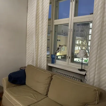 Punavuori-2 Drifting Clouds In Center ヘルシンキ